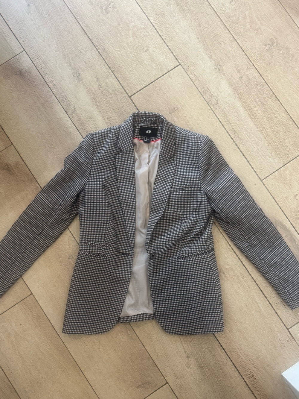 H&M Black, Brown, and White Houndstooth lined Blazer Size Small.
